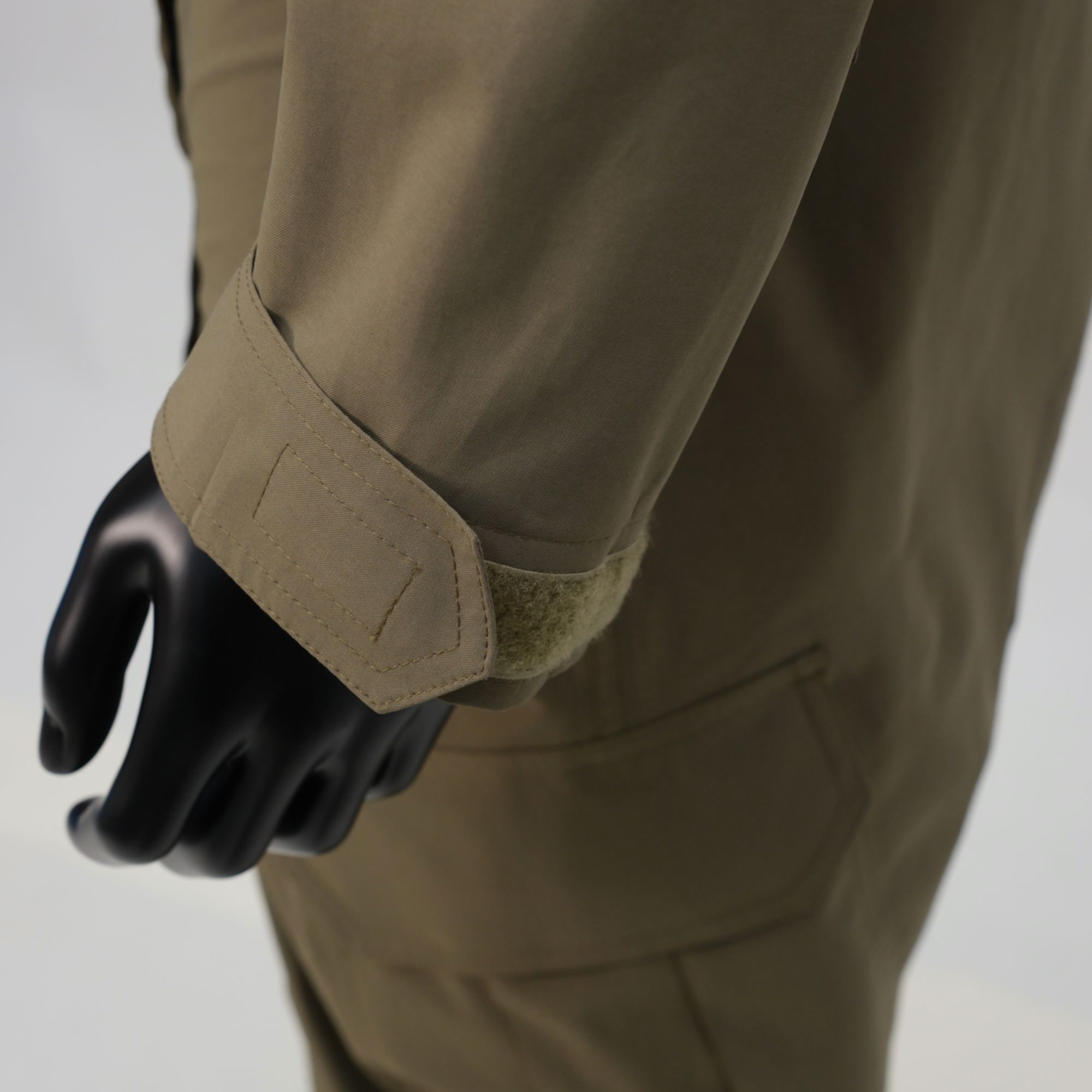Designed for high-altitude environments, this suit provides excellent insulation to keep the body warm during parachuting and gliding. Designed for high-altitude environments, this suit provides excellent insulation to keep the body warm during parachuting and gliding.
